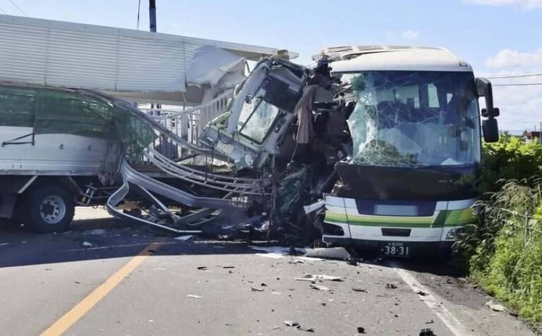 BREAK!NG NEWS! Horr!f!c accident. At least 15 people have passed away after a truck collided with a bus.