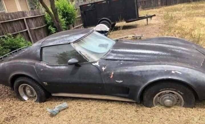 Father gives his daughter an old rusty car, but there’s a surprising twistc